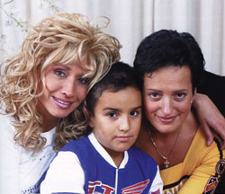 Ирина Аллегрова с дочерью и внуком